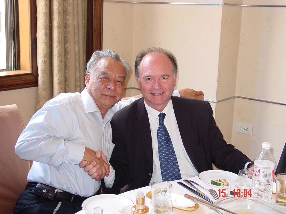 2005年與西班牙DOGA托尼先生來我司訪問時合影